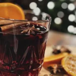 Close-up view of cooked Glühwein Kastanien in a bowl, showing their glossy surface.